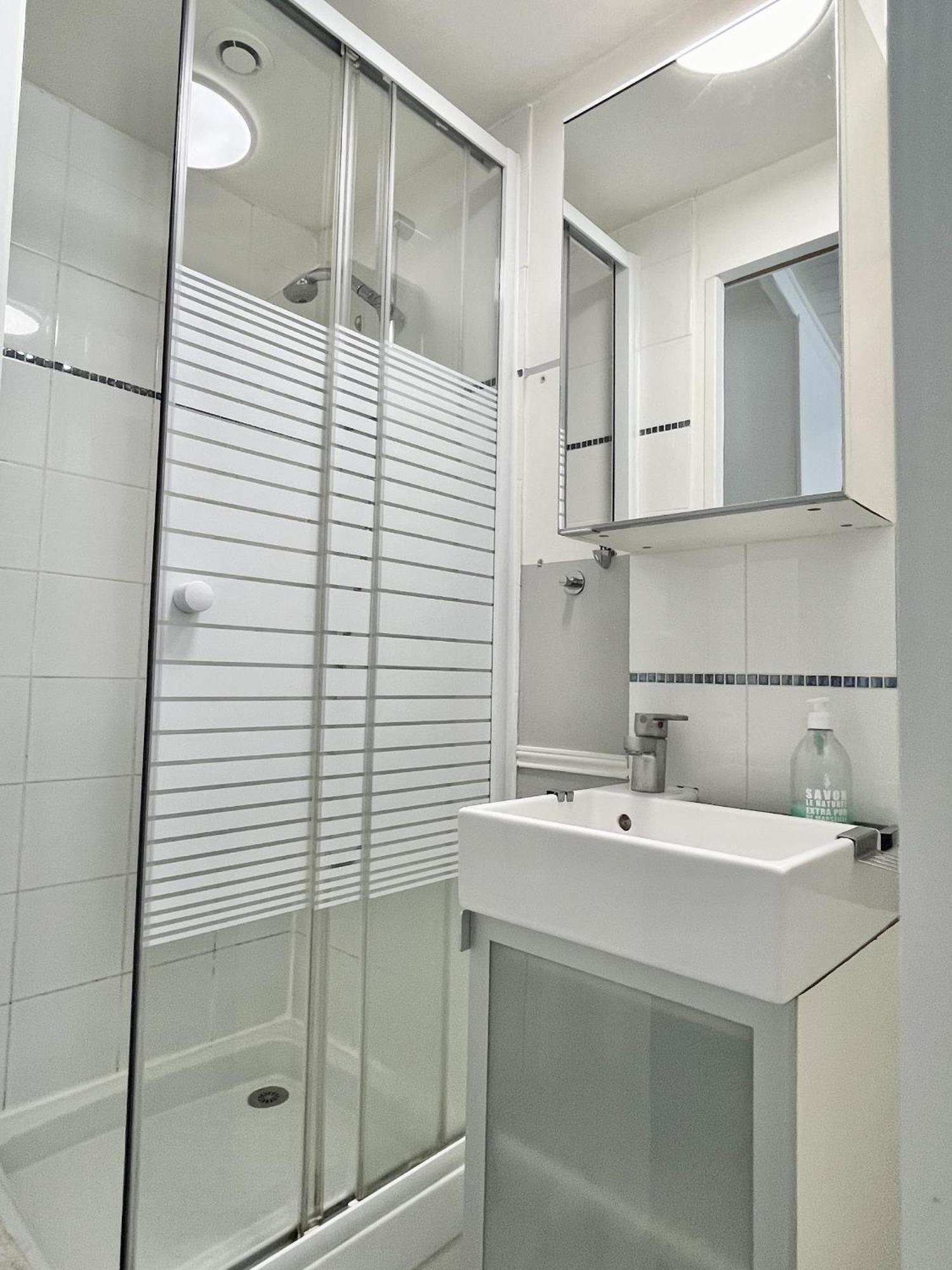 Little House 2 Bedrooms -terrace, Center Near Paris And Orly Holiday home