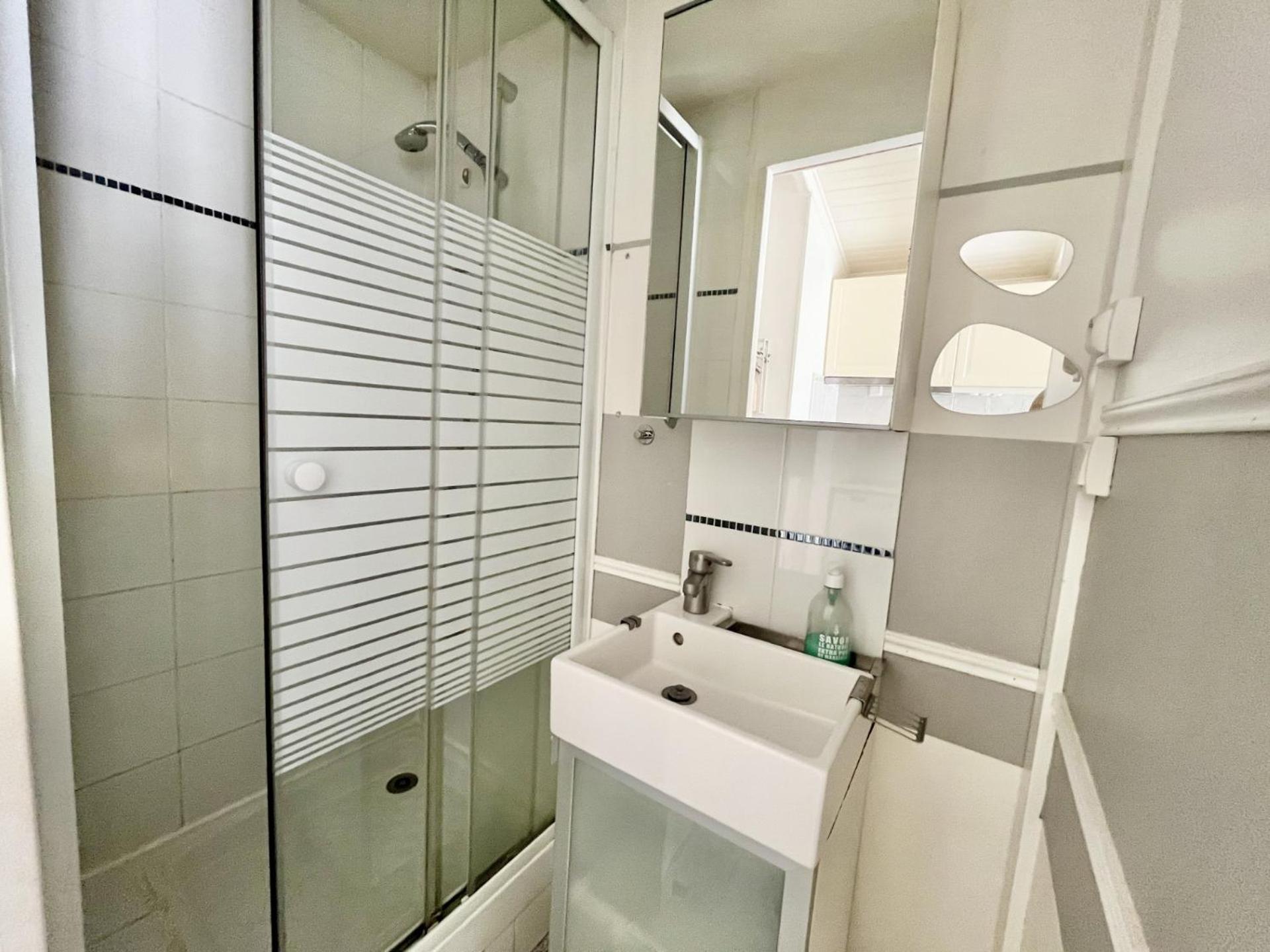 Little House 2 Bedrooms -terrace, Center Near Paris And Orly Holiday home *